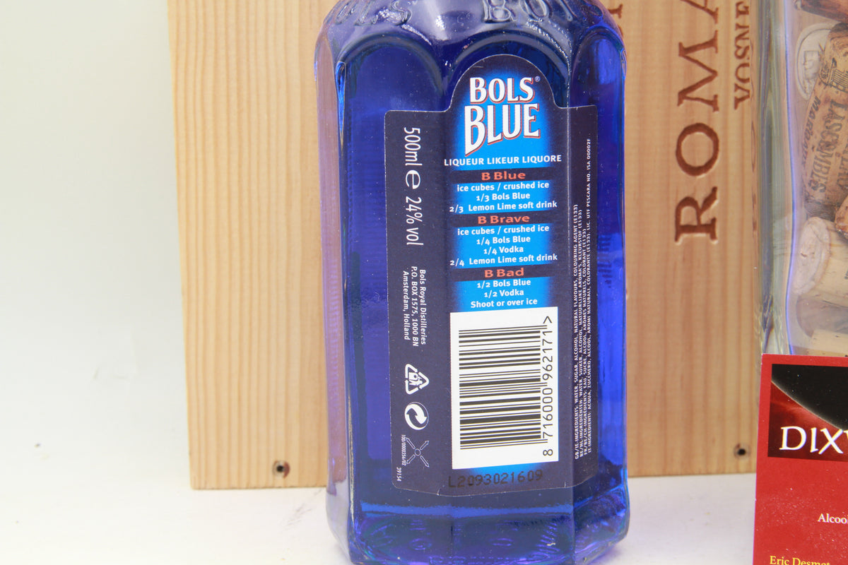 Bols Blue    24%. vielle bouteille des années 2000 bouteille de 50cl