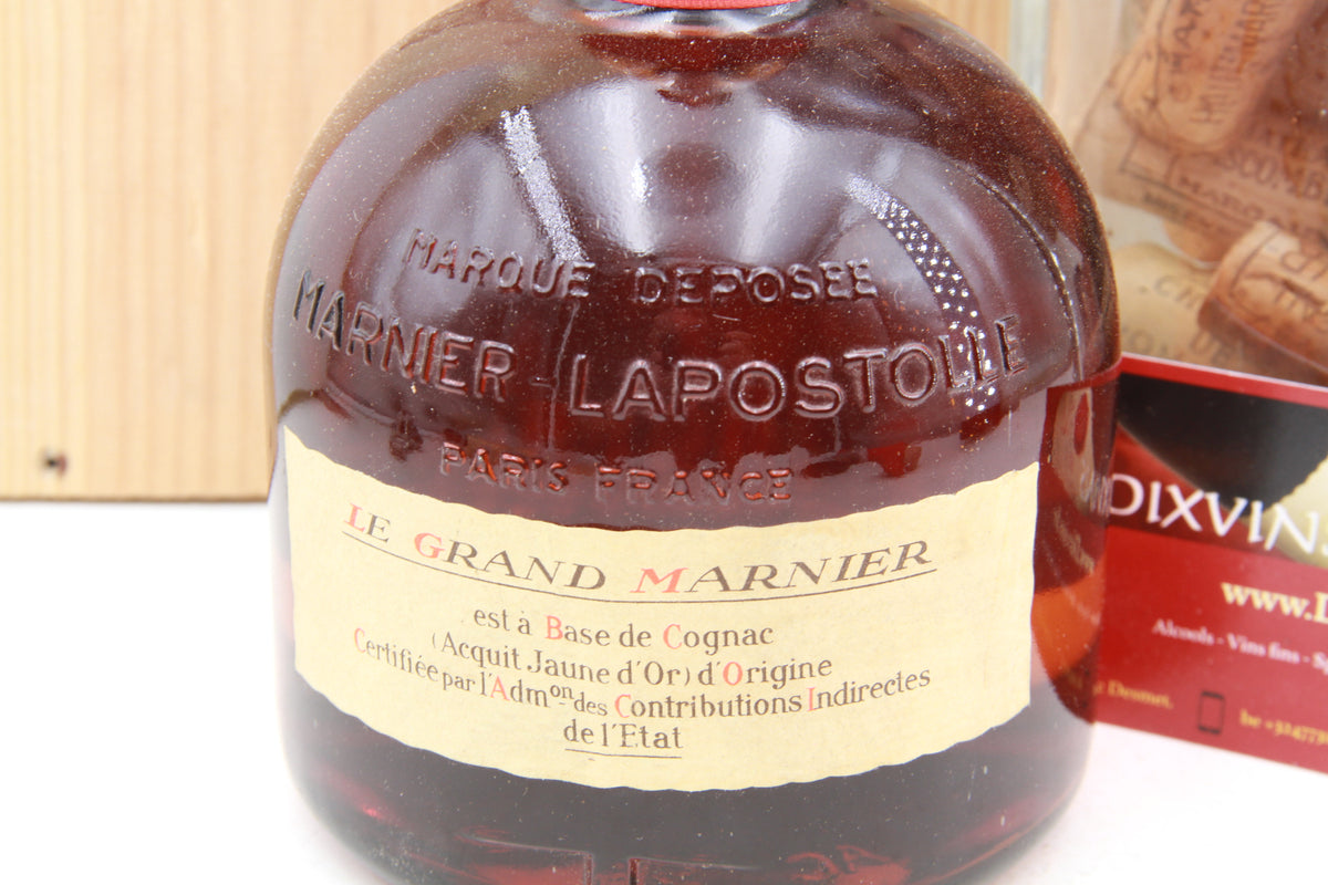 Grand Marnier Liqueur  Cordon Rouge  Lapostolle      vielle bouteille des 80 ties