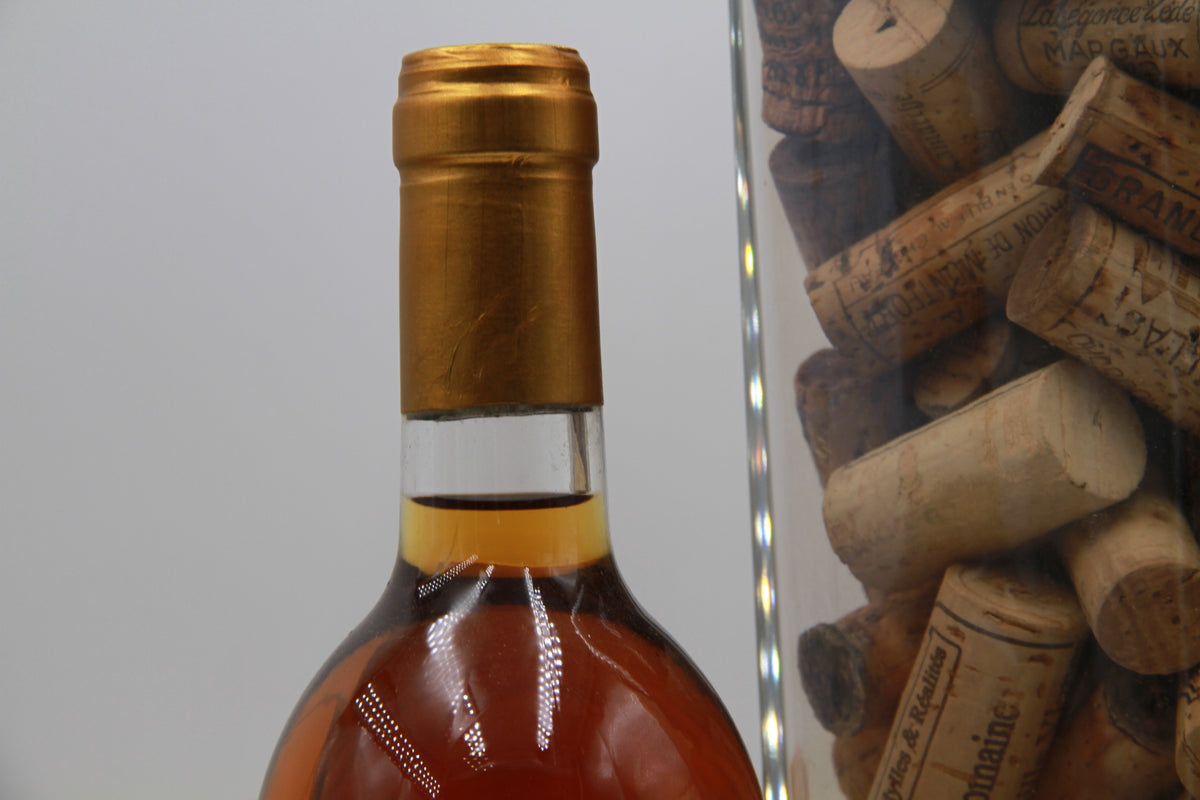Château Clos Haut-Peyraguey. 1er Grand Cru Classé de Sauternes.  1990